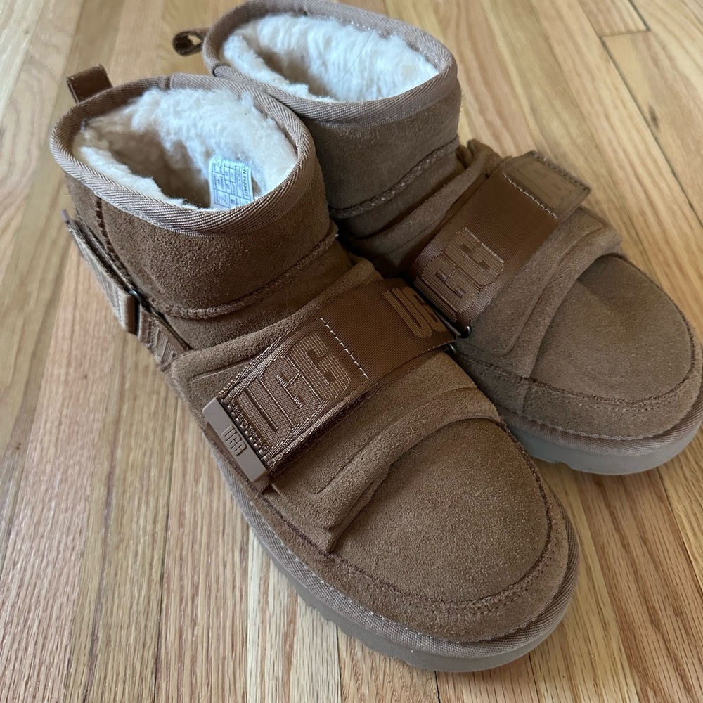 UGG Classic Ultra Mini Hybrid Boot - Picture 2 of 8